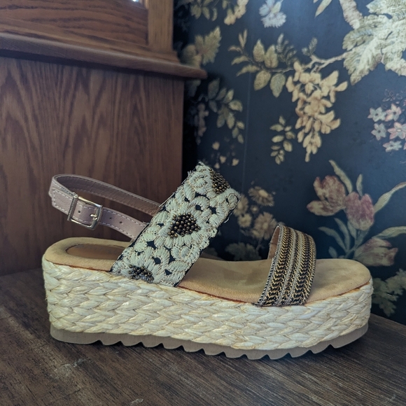 Patrizia by Spring Step Floral Stitched Wedge Heel Beaded Embellishments Size 8 - Picture 5 of 8